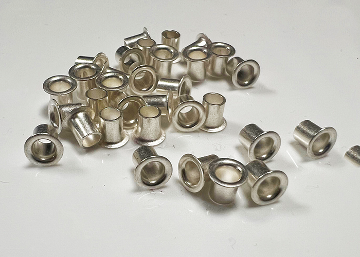 Quetschhülsen für Perlmuttspangen 3x3.5mm, 40Stk. PerlTec